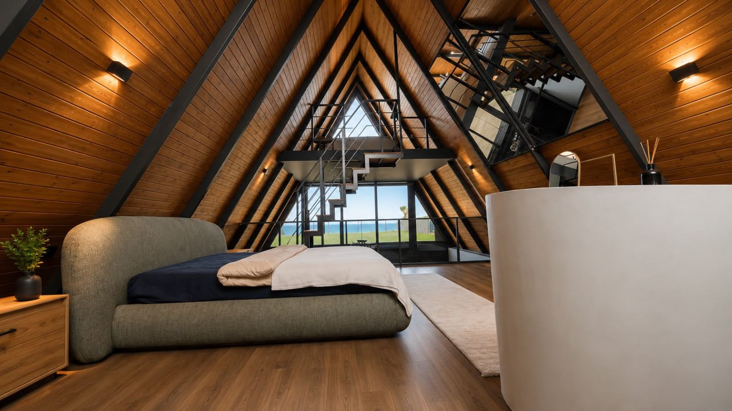 Çatı katı loft yatak odası